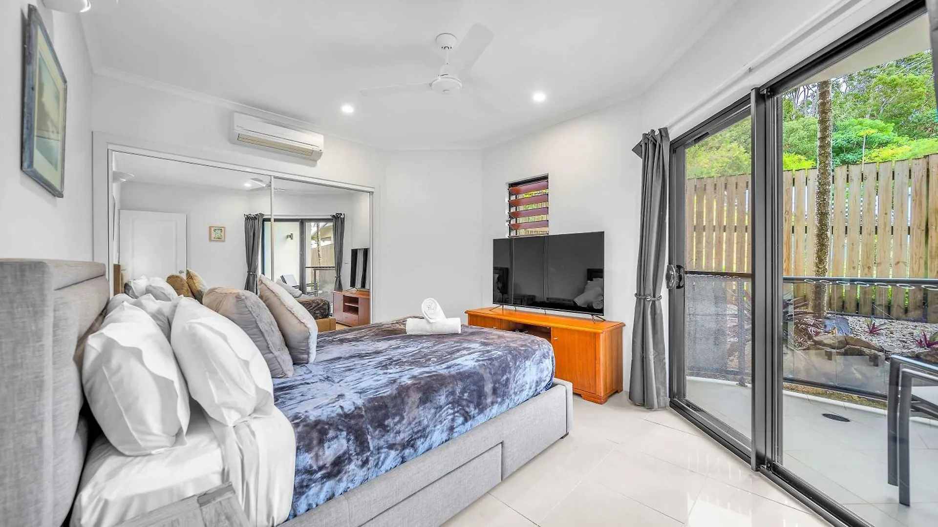 Apartment Whitsunday Escape - Beachfront With Private Pool Cannonvale Australia