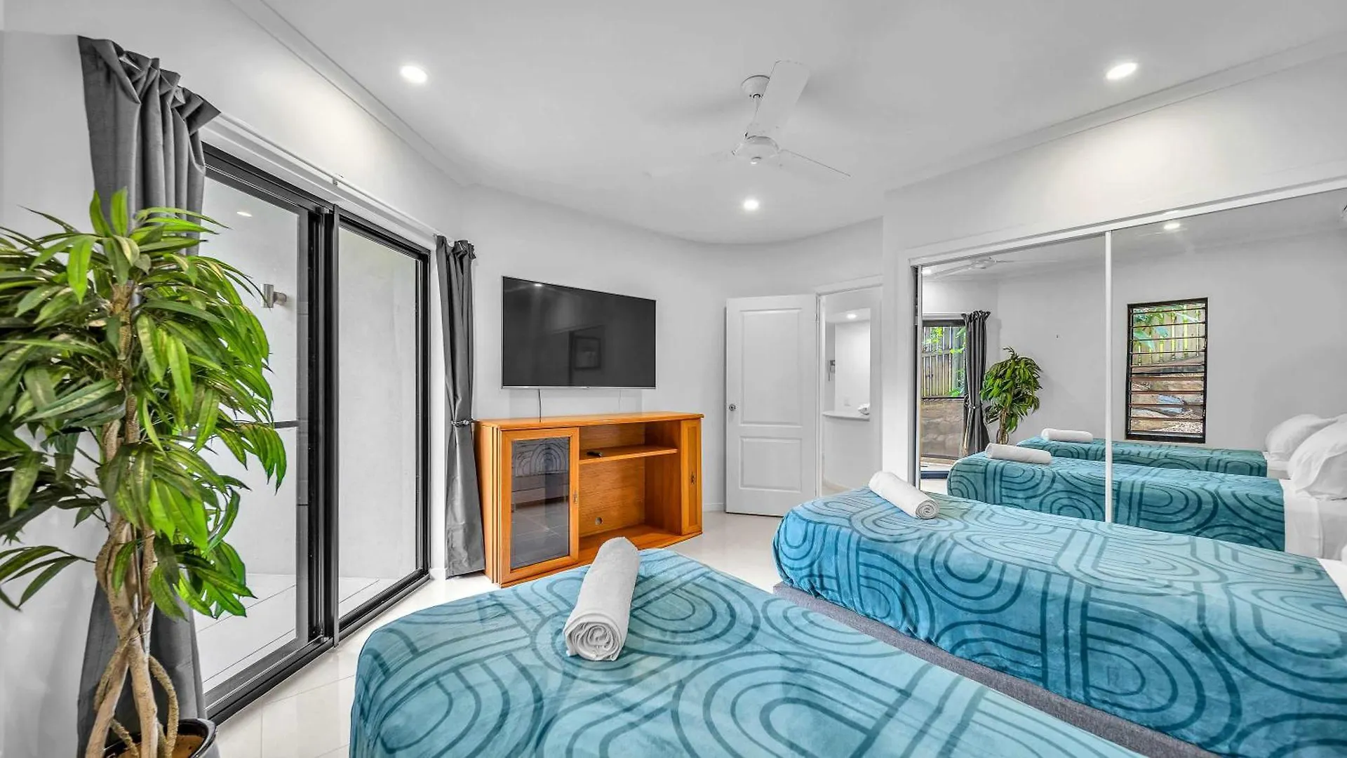 Whitsunday Escape - Beachfront With Private Pool Cannonvale