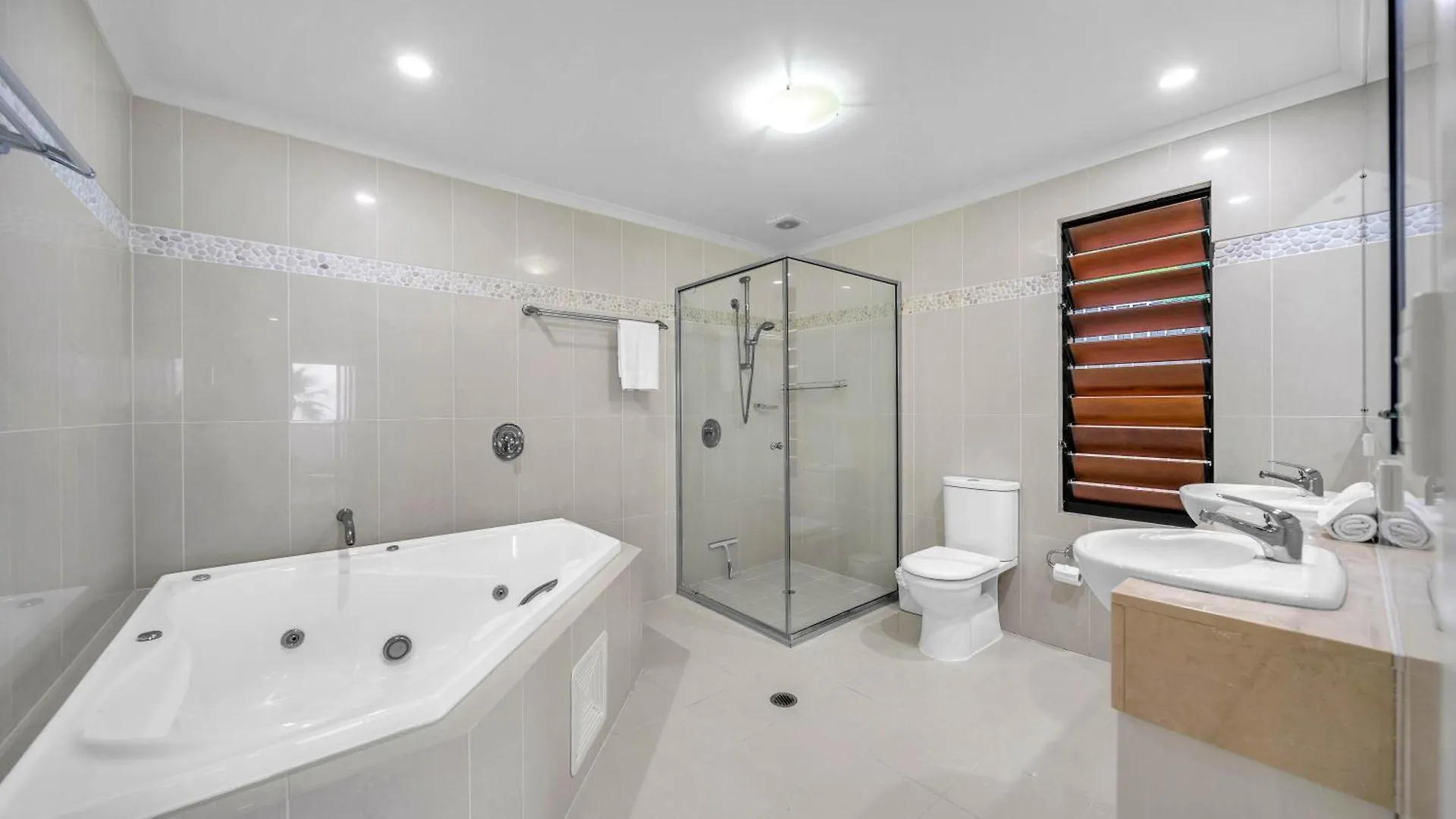 Whitsunday Escape - Beachfront With Private Pool Cannonvale 0*,  Australia
