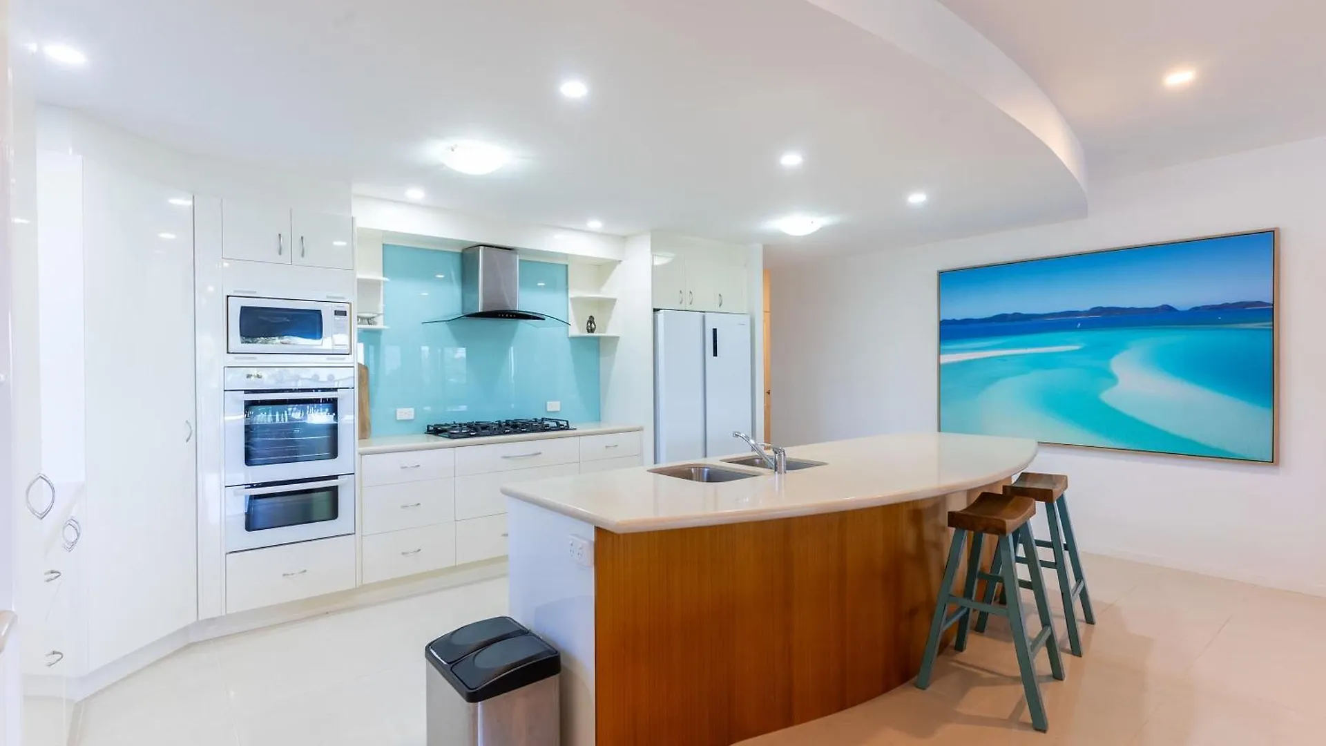 Whitsunday Escape - Beachfront With Private Pool Cannonvale 0*,  Australia